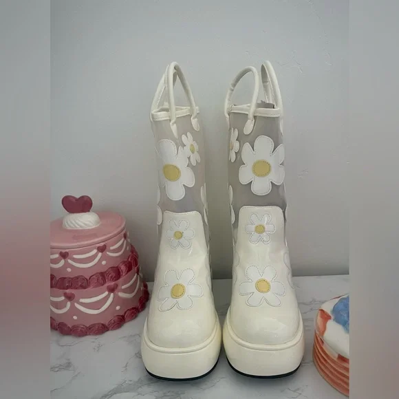 Rain Booties 🌧️ - Picture 2 of 3